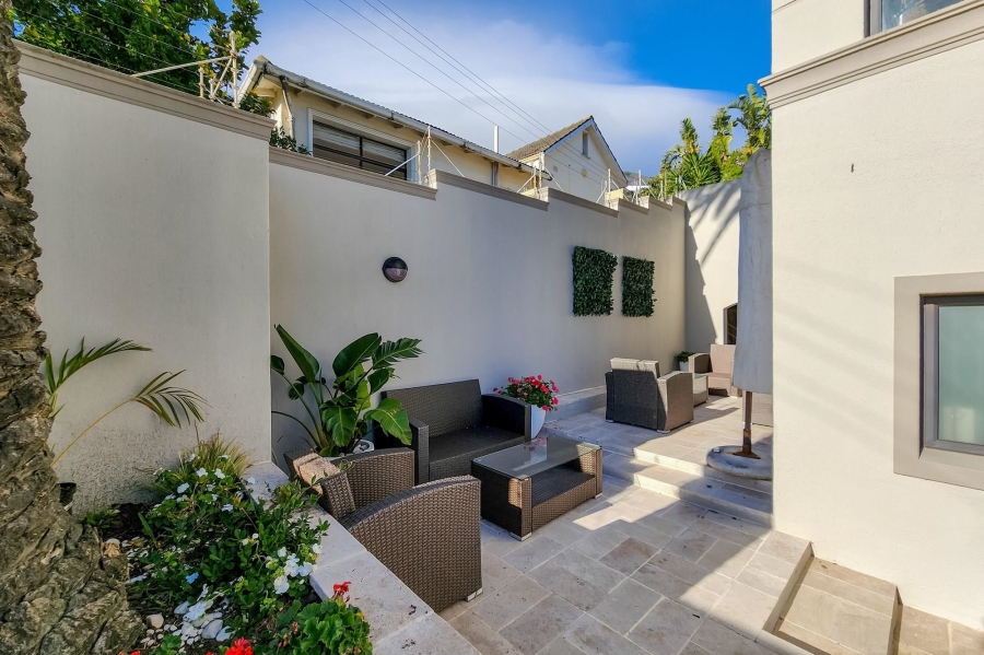 6 Bedroom Property for Sale in Fresnaye Western Cape